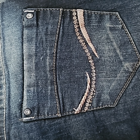 CAPRI Stretch DENIM - Picture 10 of 11